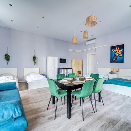 Appartamento Downtown Delight - Erzsebet Blvd - 13 Ppl Budapest Esterno foto