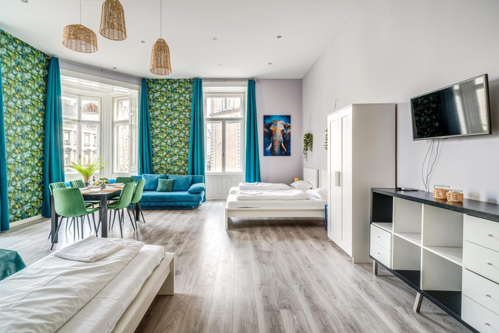 Appartamento Downtown Delight - Erzsebet Blvd - 13 Ppl Budapest Esterno foto