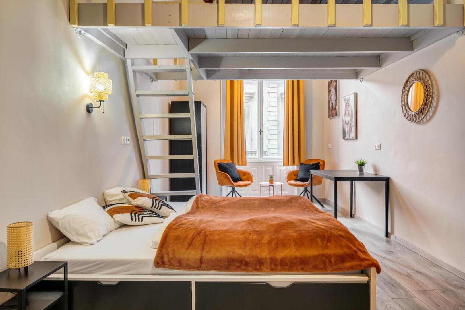 Appartamento Downtown Delight - Erzsebet Blvd - 13 Ppl Budapest Esterno foto