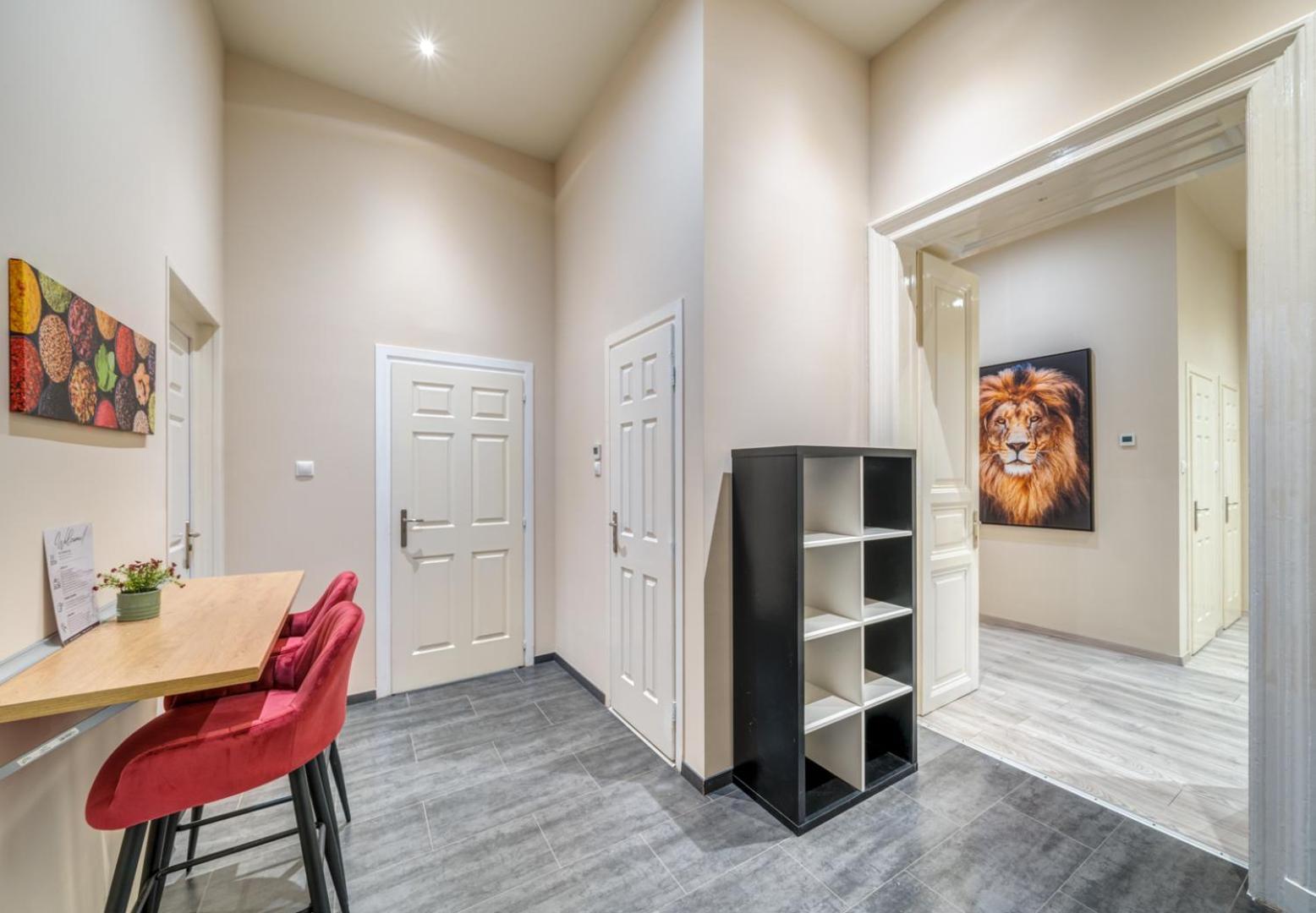 Appartamento Downtown Delight - Erzsebet Blvd - 13 Ppl Budapest Esterno foto