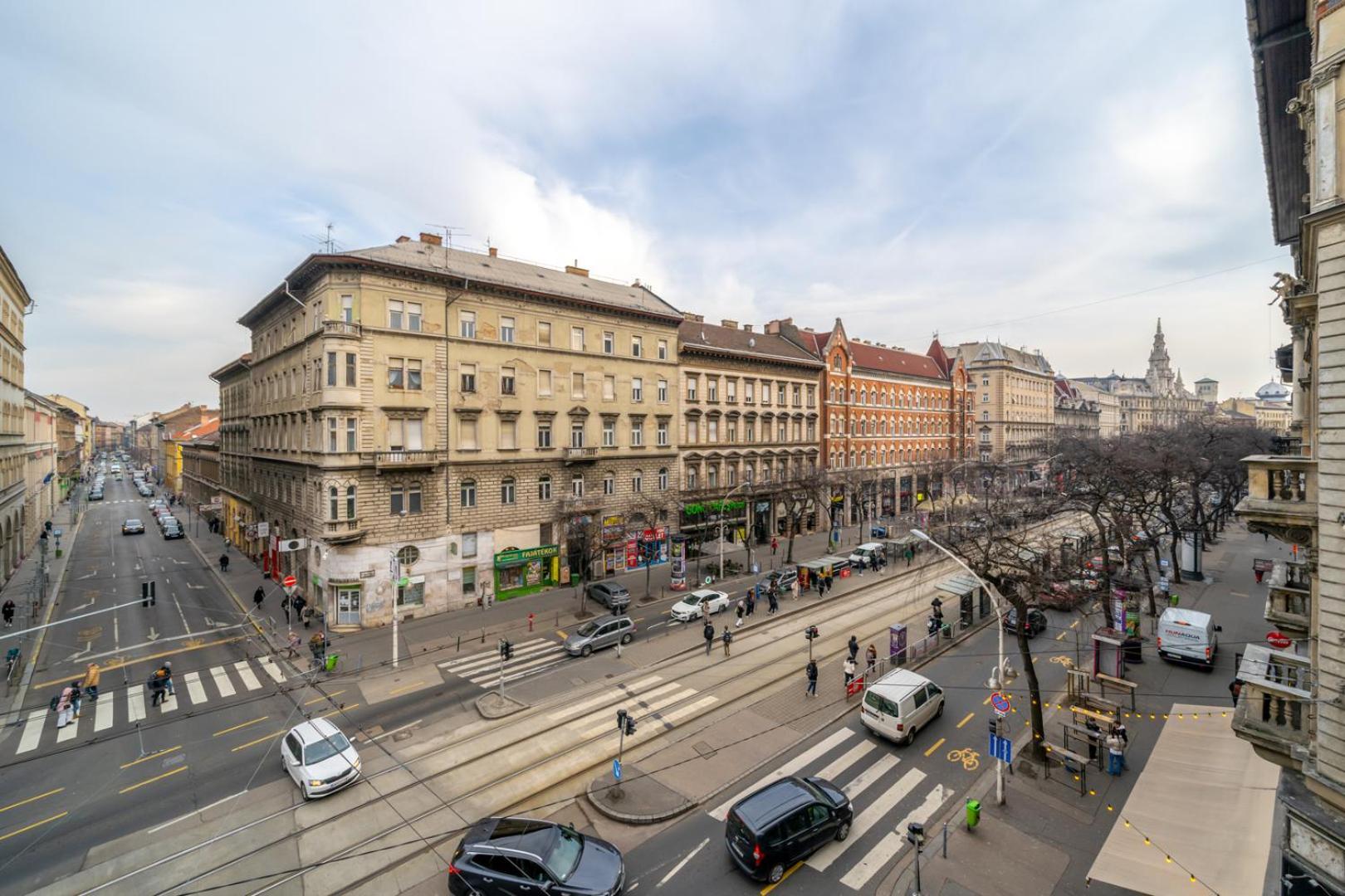 Appartamento Downtown Delight - Erzsebet Blvd - 13 Ppl Budapest Esterno foto