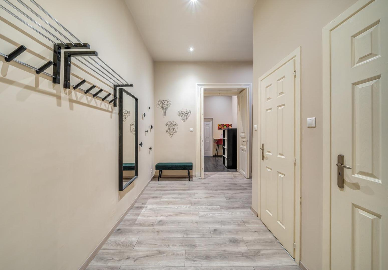 Appartamento Downtown Delight - Erzsebet Blvd - 13 Ppl Budapest Esterno foto